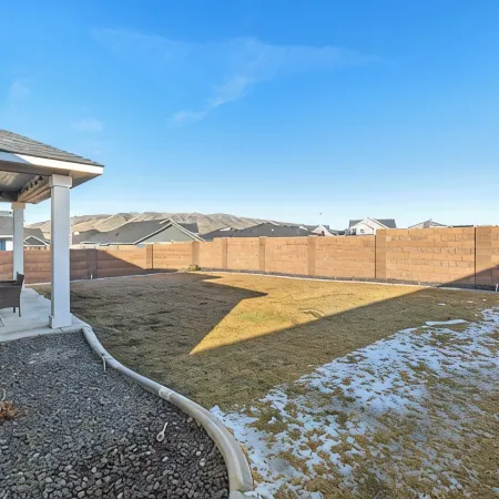 Homegrown Retreat - Spacious 3-bedroom family home - Fully Fenced in backyard