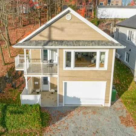 Dynamite 2-Bedroom House, Garage, Sleeps 6
