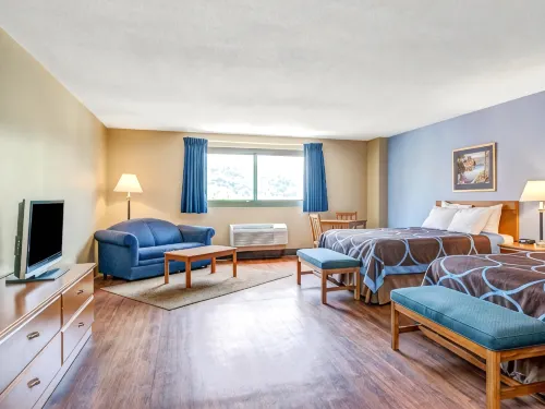 Super 8 by Wyndham Mahwah - parking