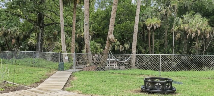 Have it all at this beautiful waterfront Homosassa home close to all amenities. Hotels in Homosassa