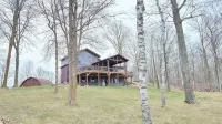 Private Newly Built Woman Lake Cabin with Detached Barn Style Bunk House - Chalets
