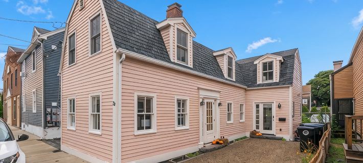 4Br Historic Home • Minutes 2 Downtown Salem • Parking Hotels in Salem