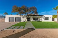 Modern Top Gun House in Arrowhead district. Heated Pool/Outdoor BBQ/Bar/Games - Boutique