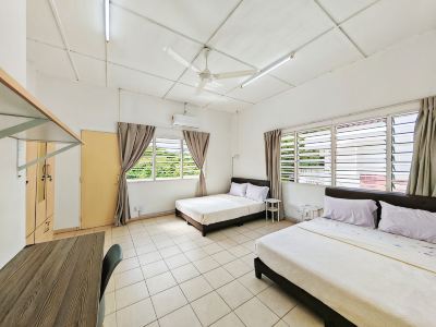 Spacious 9 Rooms house 23pax@Qbay Mall/Spice Arena