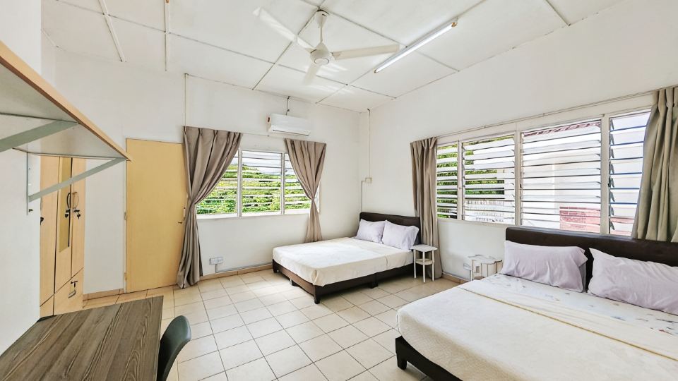 Spacious 9 Rooms house 23pax@Qbay Mall/Spice Arena