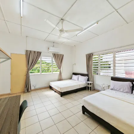 Spacious 9 Rooms house 23pax@Qbay Mall/Spice Arena