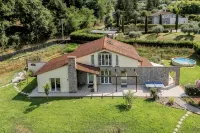 Nestled in the Green Hills of Lucca, Just Minutes from the Walls of Lucca - Huvilat