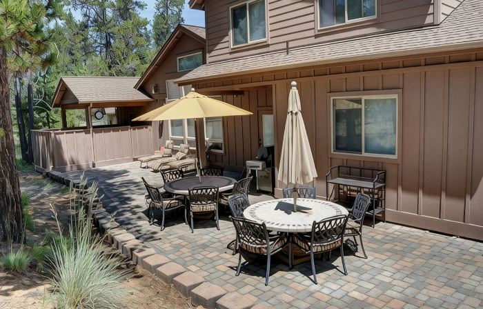 Premier Luxury Home with 6 Br/7 BA, Hot Tub, Game Room, Sharc Passes, A/C