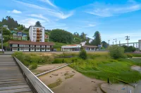 Astoria Rivershore Motel - parking