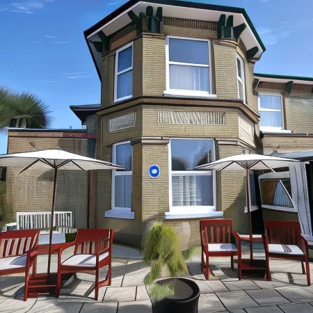 Westbury Lodge
