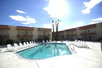 Royal Plaza Inn - Pools