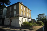 Castle House Guest House - 4-Star