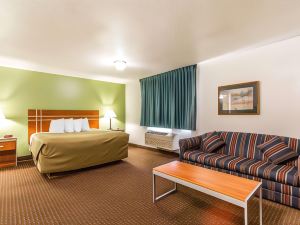 Econo Lodge Inn & Suites