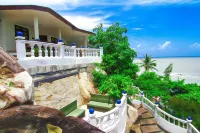 Tanjung Pesona Beach Resort & Spa Hôtels à : Sungai Liat