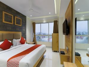 Hotel Rose Gold (Sama- Savli Road)