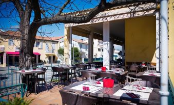 Hôtel Restaurant Atrachjata - Housity