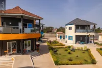 Lovely 13-Bed Complex on Cape Point Beach Bakau Hotels near Crocodile Pool