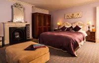 Peterstone Court Country House Restaurant & Spa Hotel di Llanfihangel Cwmdu with Bwlch and Cathedine