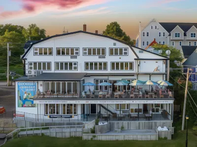 The Dockside Inn & Restaurant Hotel dekat Peer Gallery