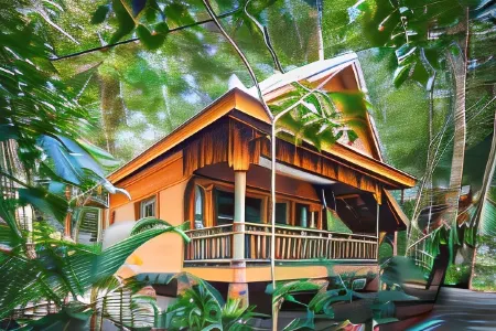Tree House Bungalows Отели рядом с достопримечательностью «Ронгсанлем»