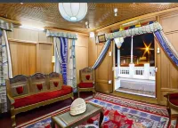 Houseboat Switzerland