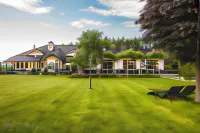 Hubertus Dwór Myśliwski Hotels near Opole Zoo