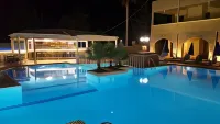 Sunny Suites - Pools