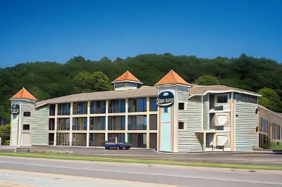 Kasa Gold Coast Inn Traverse City Hotels in East Bay Township