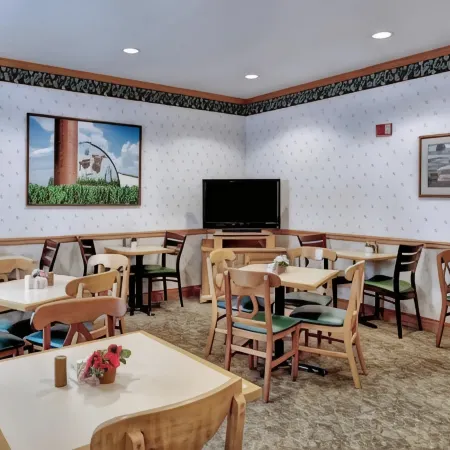 Lancaster Inn & Suites