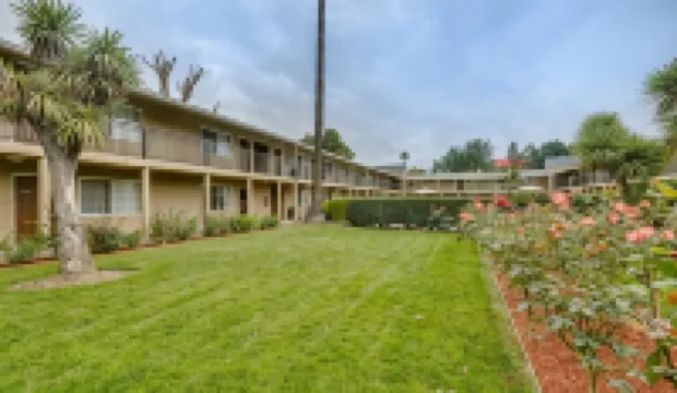 Rose Garden Inn Hotels near Winchester Mystery House