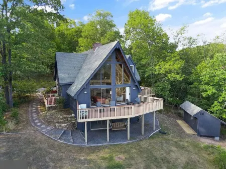 Cozy Chalet in Charming Front Royal with Stunning Views and Refinished Basement!