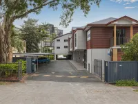 Asraport Motel Hotels near Clayfield