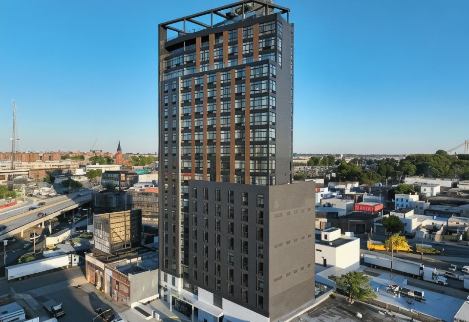 3. 홀리데이 인 익..