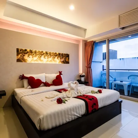 7Q Patong Beach Hotel Отели рядом с достопримечательностью «Пляж Калим-Бич»