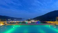 Friemily Poolvilla & Hotel - Pools