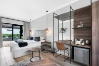 30 on Whites Guesthouse Hotels in 