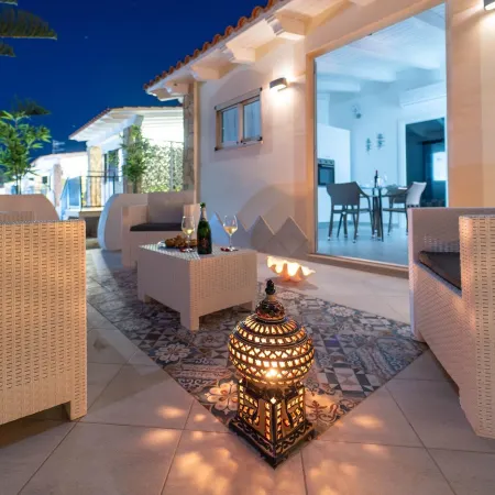 Borgo Marino Beach Residence Отели рядом с достопримечательностью «Пляж Кала-Мадонна»