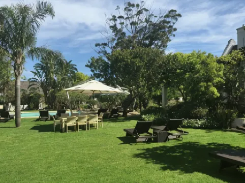 Albourne Guesthouse Отели рядом с достопримечательностью «Vergelegen Wine Estate»