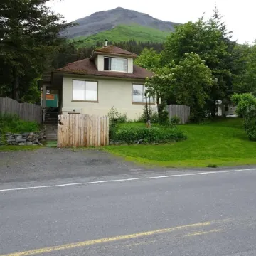 Sleeps 6. Suite - historical home Отели в г. Сьюард