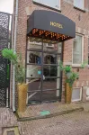Manzo's Suites Hotel dekat Zaantheater