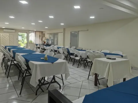 Hotel Armonía Hostal Отели рядом с достопримечательностью «Собор Святейшего Спасителя»