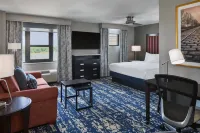 โฮมวูดสวีทส์ บายฮิลตัน ย่านประวัติศาสตร์ซาวันนาห์/ริเวอร์ฟรอนท์