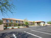 Catalina Inn - parking