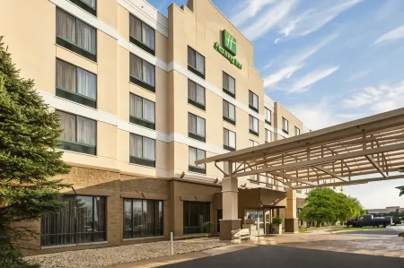 Holiday Inn & Suites Bolingbrook Отели рядом с достопримечательностью «Парк Плиммер»