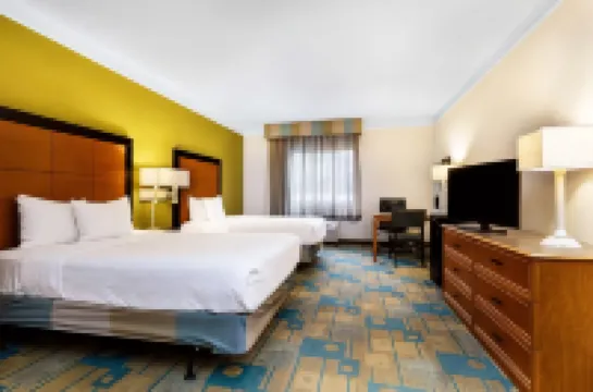 La Quinta Inn & Suites by Wyndham St. Pete-Clearwater Airpt