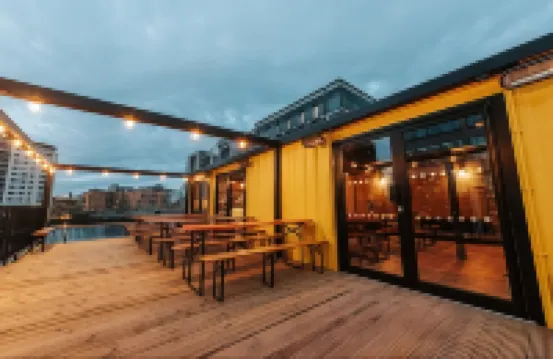 King Deluxe City Apt Large Balcony& Free Parking!