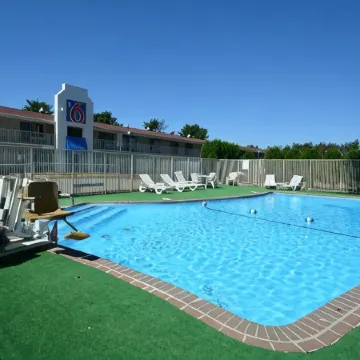 Motel 6 Chicopee, MA - Springfield