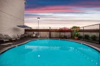 Days Inn & Suites by Wyndham Antioch - Pools