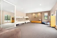 Spacious Coastal Retreat an Easy Walk to Pet Friendly Beach or River