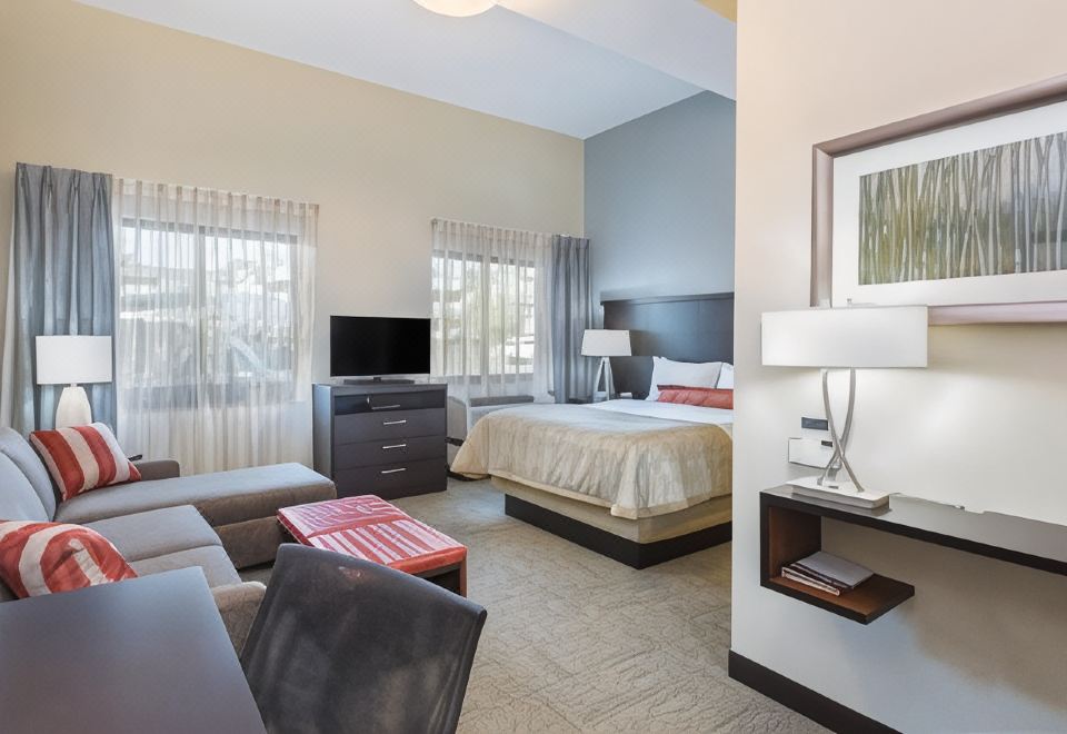 [Staybridge Suites Seattle - Fremont의 실내 수영장]